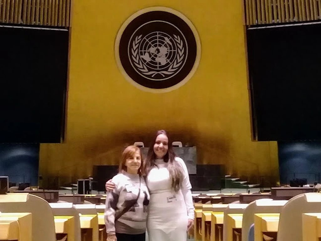 Eu e minha mãe em visita guiada a Nações Unidas de NY